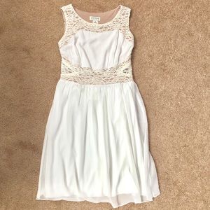 White lace dress (size 6), Enfocus Studio